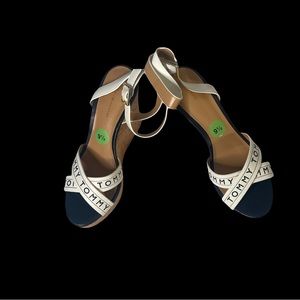Tommy Hilfiger Women's Wedge Strappy Sandals
Size 9 1/2